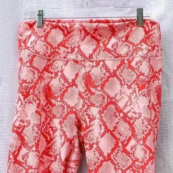 Fabletics Powerhold size XL pink/red snake print capri leggings - Picture 8 of 9